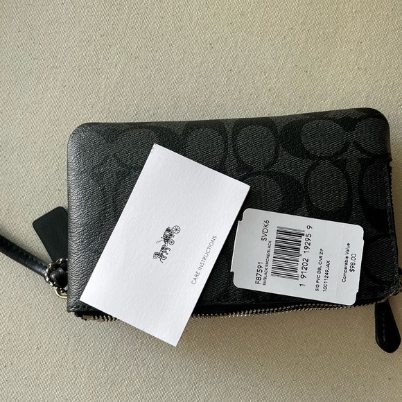 BNWT Coach double zip wristlet - Picture 5 of 7